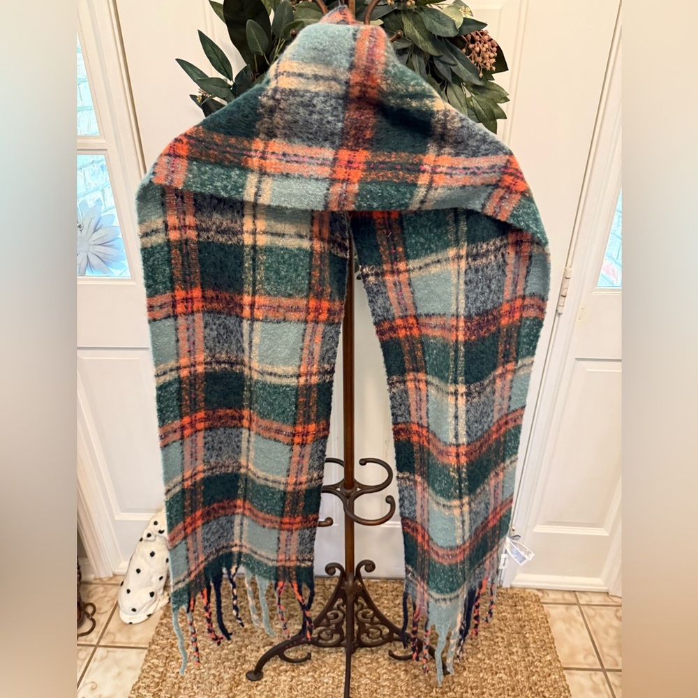 NWT Old Navy Brushed Scarf Soft Plaid Long Scarf with Fringe OS - Picture 5 of 10